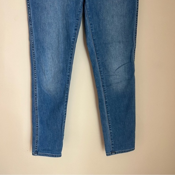 MADEWELL 10" High-Rise Skinny Crop Jeans in Welling Wash: Summerweight Edition - Picture 9 of 12